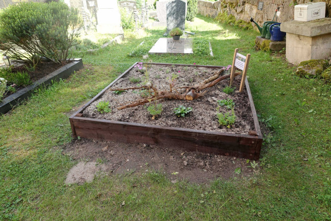 Beispiel-Grab Friedhof