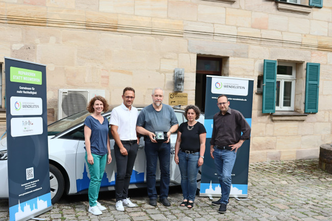 Übergabe VDE-Prüfgerät Gemeindewerke Wendelstein an Repair-Café - Juni 2024